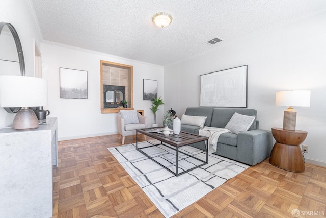262 Topeka Ave, San Francisco, CA 94124 - living area with baseboards and a textured ceiling