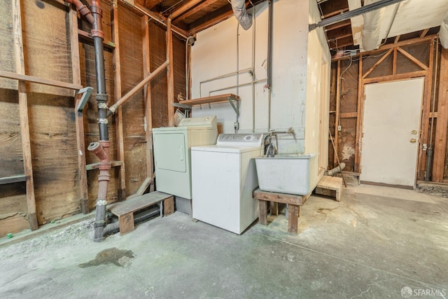 262 Topeka Ave, San Francisco, CA 94124 - laundry area featuring washing machine and clothes dryer