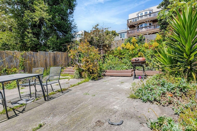218-220 Monterey Blvd, San Francisco, CA 94131 - view of property's community with a patio area, fence, and outdoor dining area