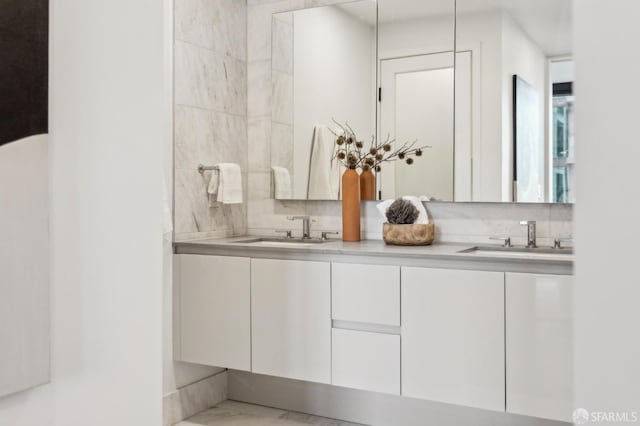 2177 3rd St Unit 421, San Francisco, CA 94107 - full bath with double vanity and tasteful backsplash