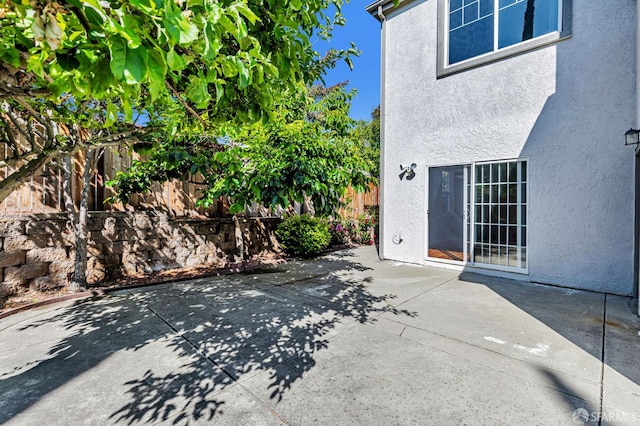 1027 Craftsman Dr, Hercules, CA 94547 - fenced backyard with a patio