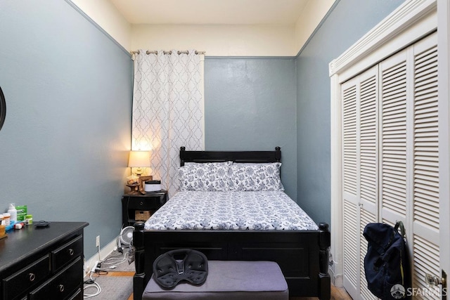 bedroom featuring a closet and baseboards