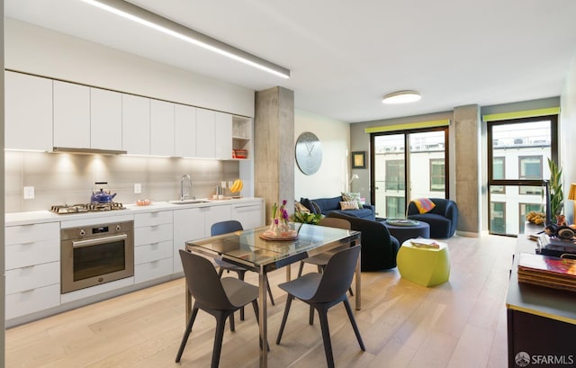 88 Arkansas St Unit 528, San Francisco, CA 94107 - dining area featuring light wood-style floors