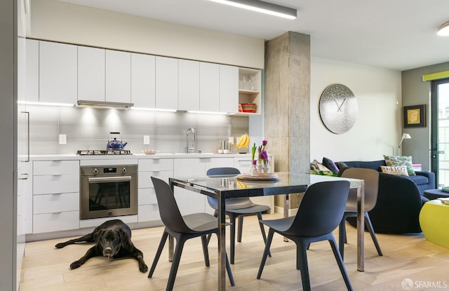 88 Arkansas St Unit 528, San Francisco, CA 94107 - dining space featuring light wood-style floors