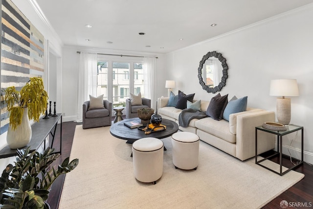 living area featuring baseboards, recessed lighting, wood finished floors, and crown molding