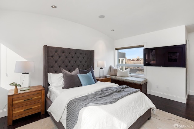 bedroom with lofted ceiling, baseboards, hardwood / wood-style floors, and recessed lighting