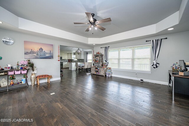 misc room featuring a ceiling fan, wood finished floors, a raised ceiling, baseboards, and recessed lighting