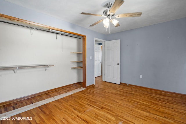 unfurnished bedroom featuring a ceiling fan, light wood-style floors, a closet, and baseboards