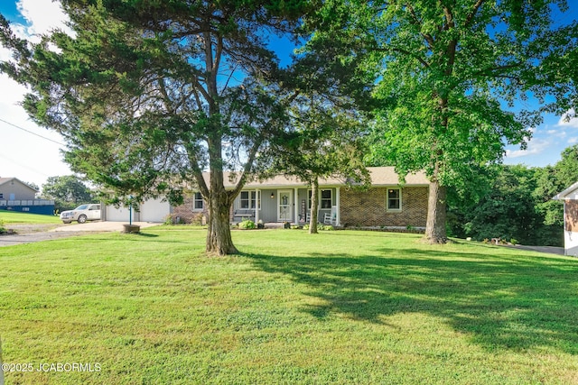 4758 Henwick Ln, Jefferson City, MO 65109 - single story home with driveway and a front yard