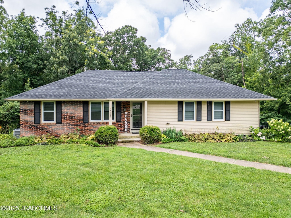 4733 Sharon Dr, Jefferson City, MO 65109 - photo 1