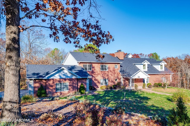 view of front of house with a front lawn