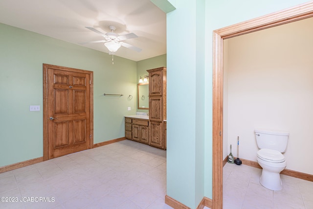 bathroom with vanity, toilet, and ceiling fan