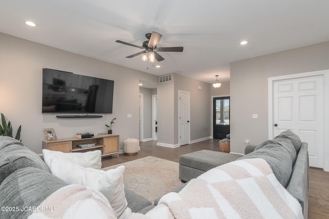 living room with baseboards, visible vents, wood finished floors, and recessed lighting