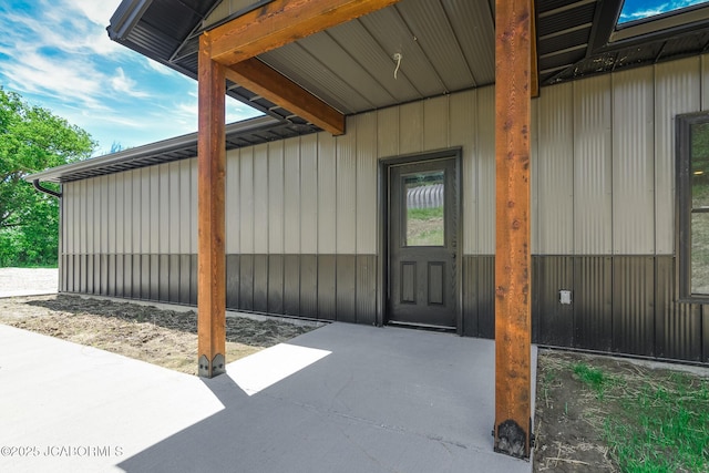 8206 Big Meadows Rd, Jefferson City, MO 65101 - entrance to property featuring a patio