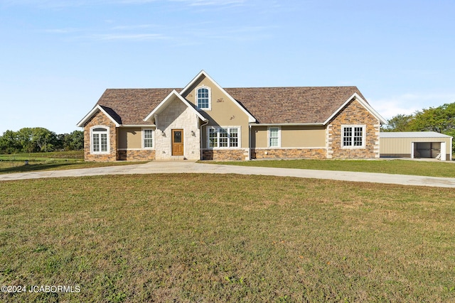 craftsman house featuring a front yard