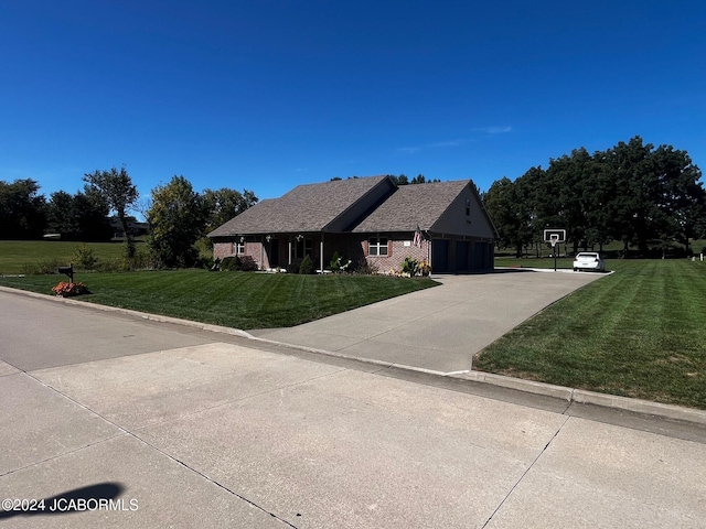 view of front of property featuring a front lawn and a garage