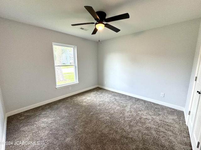 carpeted spare room featuring ceiling fan