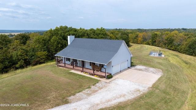 bird's eye view featuring a wooded view