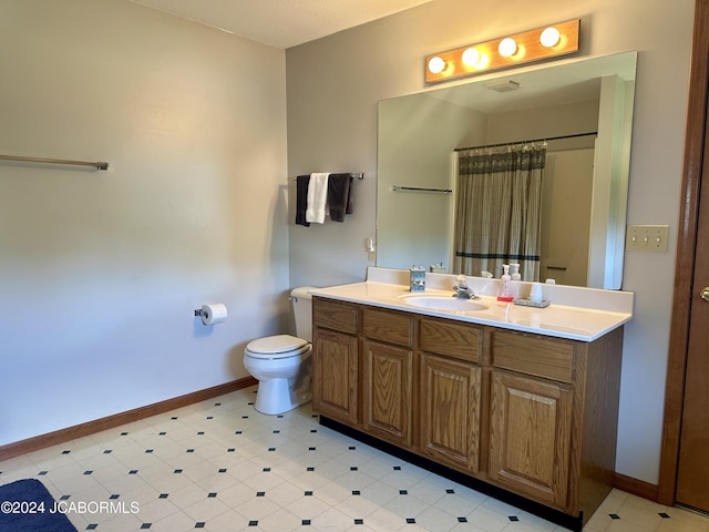 bathroom with curtained shower, toilet, vanity, and baseboards