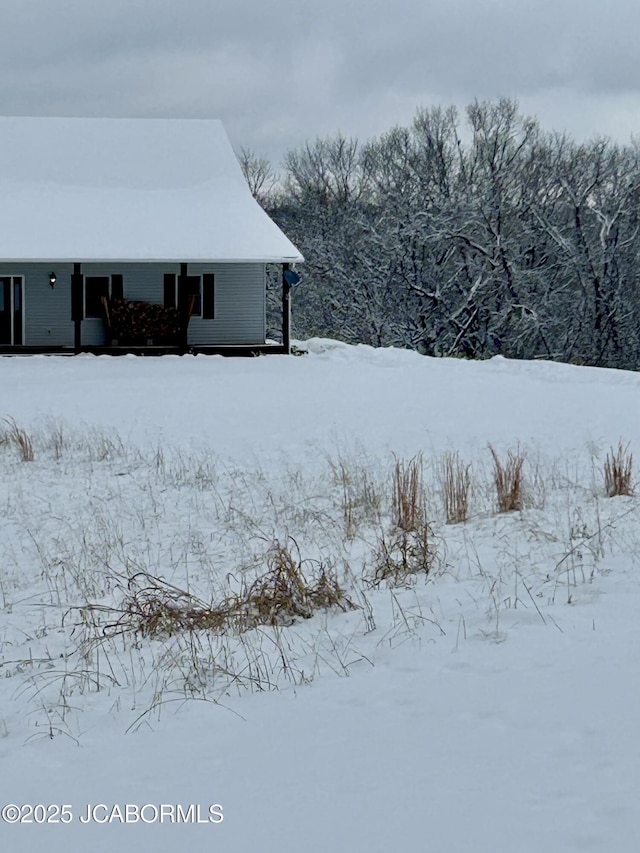 view of yard layered in snow