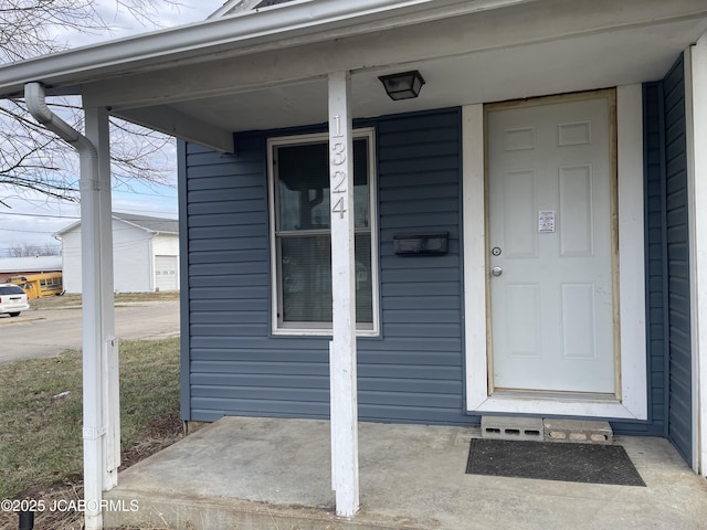 entrance to property featuring covered porch