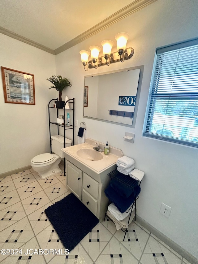 bathroom with vanity, crown molding, toilet, and an inviting chandelier