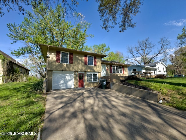 302 Park Rd, Fayette, MO 65248 - split level home featuring an attached garage, a front yard, and aphalt driveway