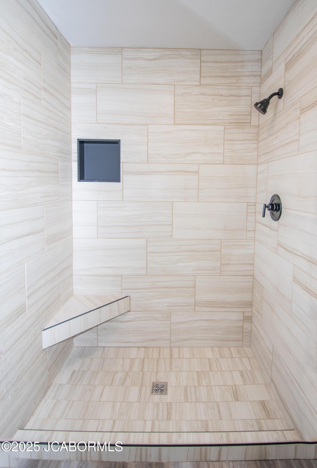 full bath featuring a sauna and tiled shower