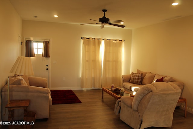 living room with wood finished floors, visible vents, baseboards, recessed lighting, and ceiling fan