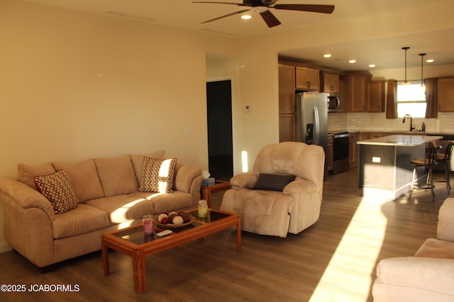 living area with dark wood-type flooring, recessed lighting, and a ceiling fan