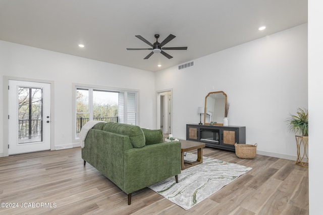 living room featuring light hardwood / wood-style floors and ceiling fan