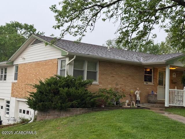200 Sondra Ave, Columbia, MO 65202 - view of front of house featuring brick siding, roof with shingles, and a front yard