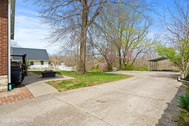1400 W Main St, Jefferson City, MO 65101 - view of yard featuring driveway and a carport