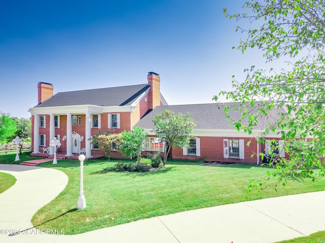 view of front of home with a front lawn