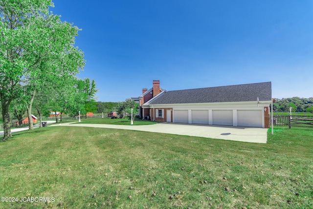 view of front of home featuring a front yard