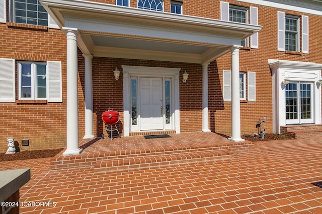 property entrance with a porch