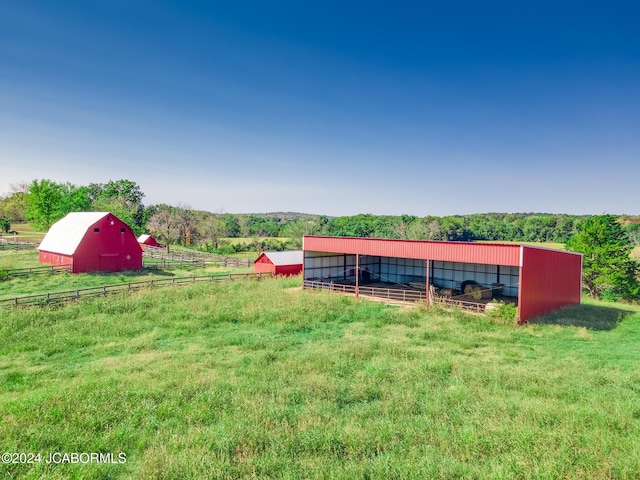 view of yard with a rural view and an outdoor structure