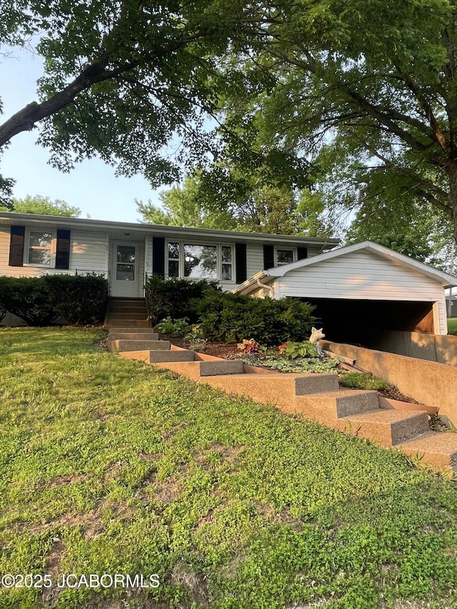 909 E Jefferson St, Linn, MO 65051 - view of front of property featuring a front lawn