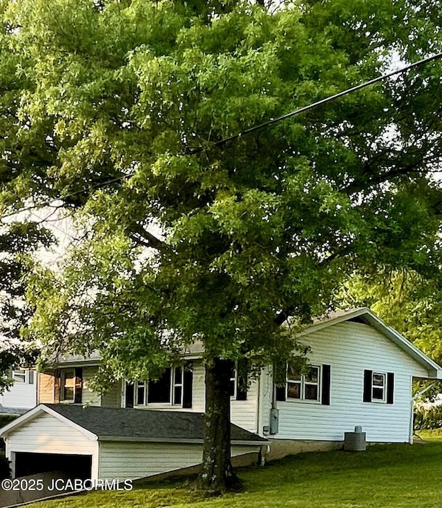 909 E Jefferson St, Linn, MO 65051 - obstructed view of property featuring a front lawn and a garage