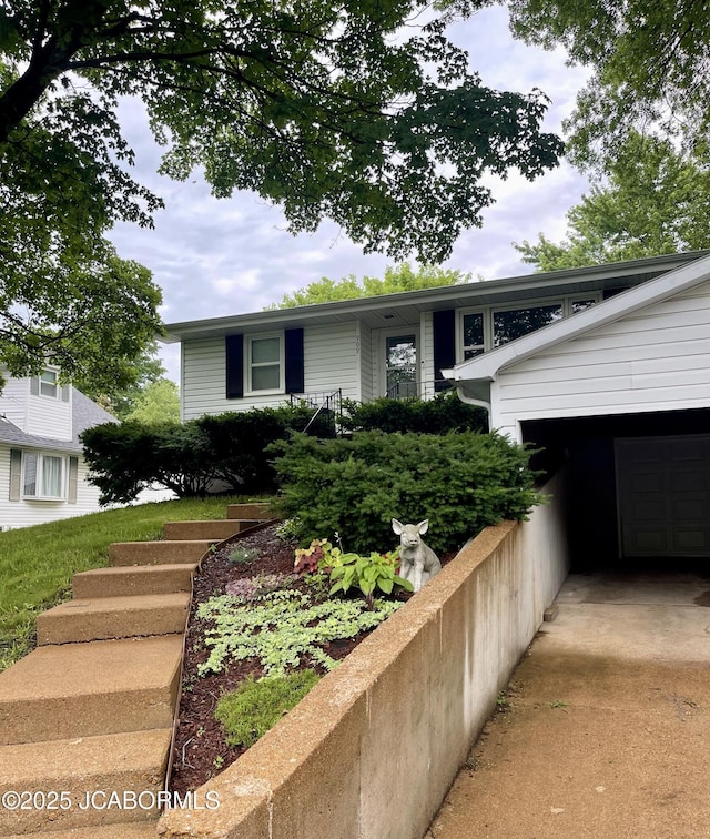 909 E Jefferson St, Linn, MO 65051 - view of front of home featuring an attached garage