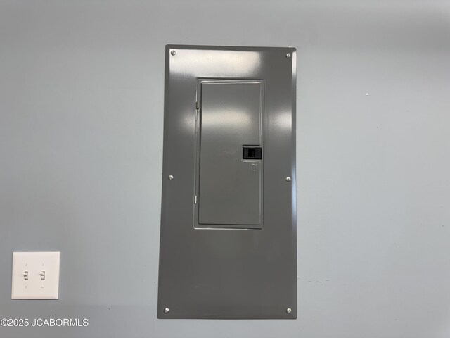 6733 Rocking Horse Ln, Fulton, MO 65251 - detailed view of electric panel