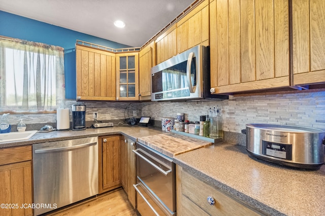 6733 Rocking Horse Ln, Fulton, MO 65251 - kitchen featuring appliances with stainless steel finishes, healthy amount of natural light, backsplash, and recessed lighting