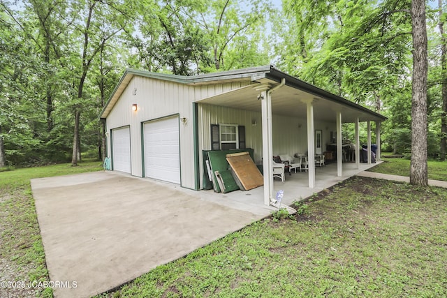 9542 Osage Ct, Williamsburg, MO 63388 - garage with a garage