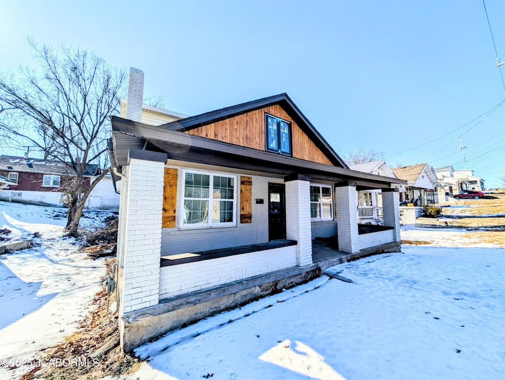 view of front of house with covered porch