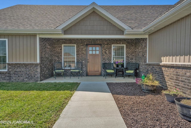 property entrance featuring a lawn