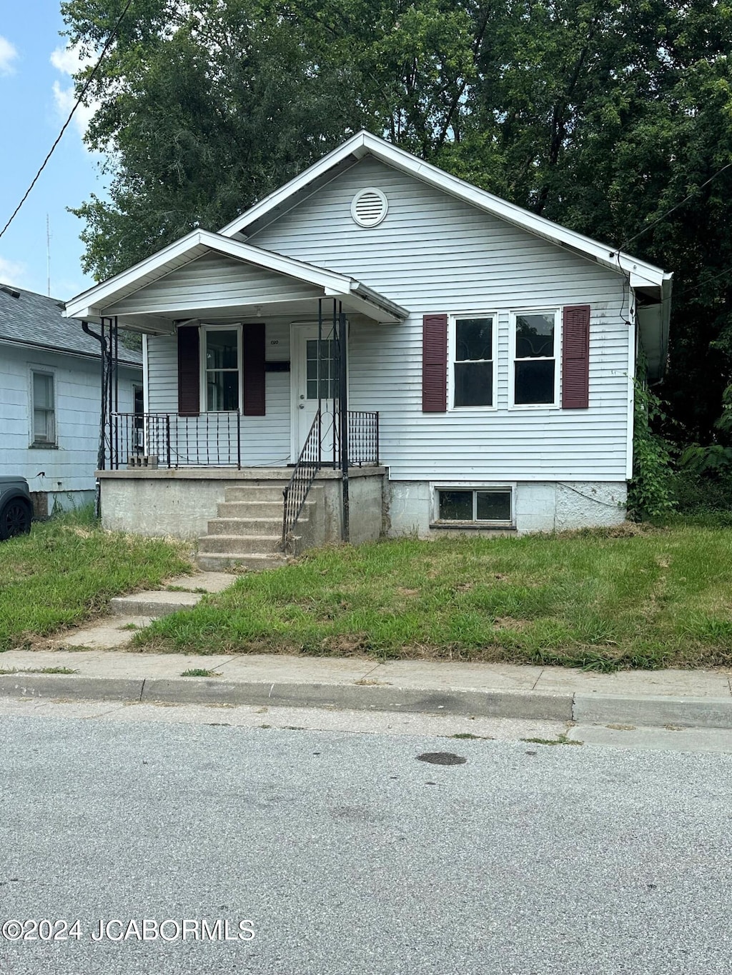 bungalow featuring covered porch