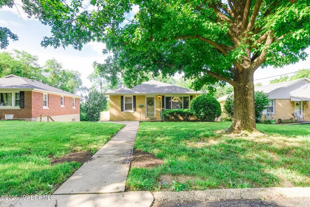 1833 W Mccarty St, Jefferson City, MO 65109 - photo 1