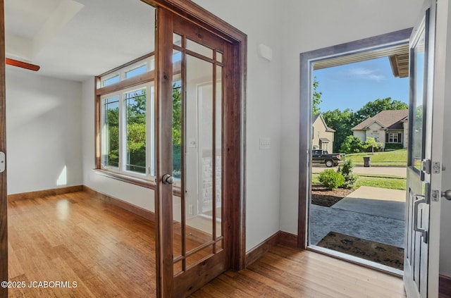5004 Bates Creek Ct, Columbia, MO 65201 - entryway with wood finished floors and baseboards