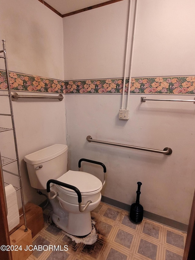 bathroom featuring toilet