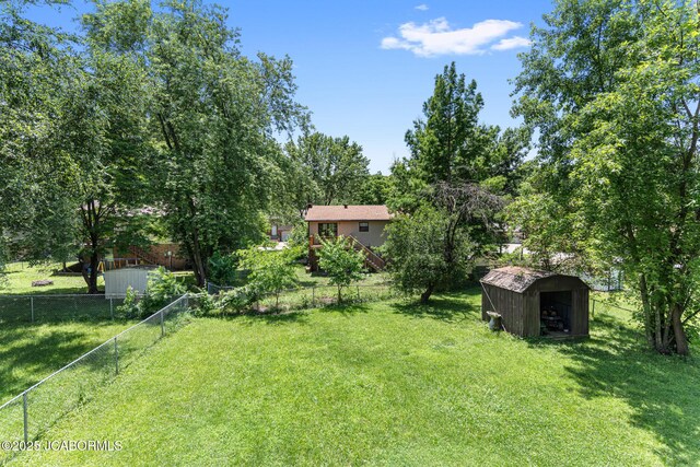 5501 S Brooks Dr, Jefferson City, MO 65109 - view of yard with a storage unit